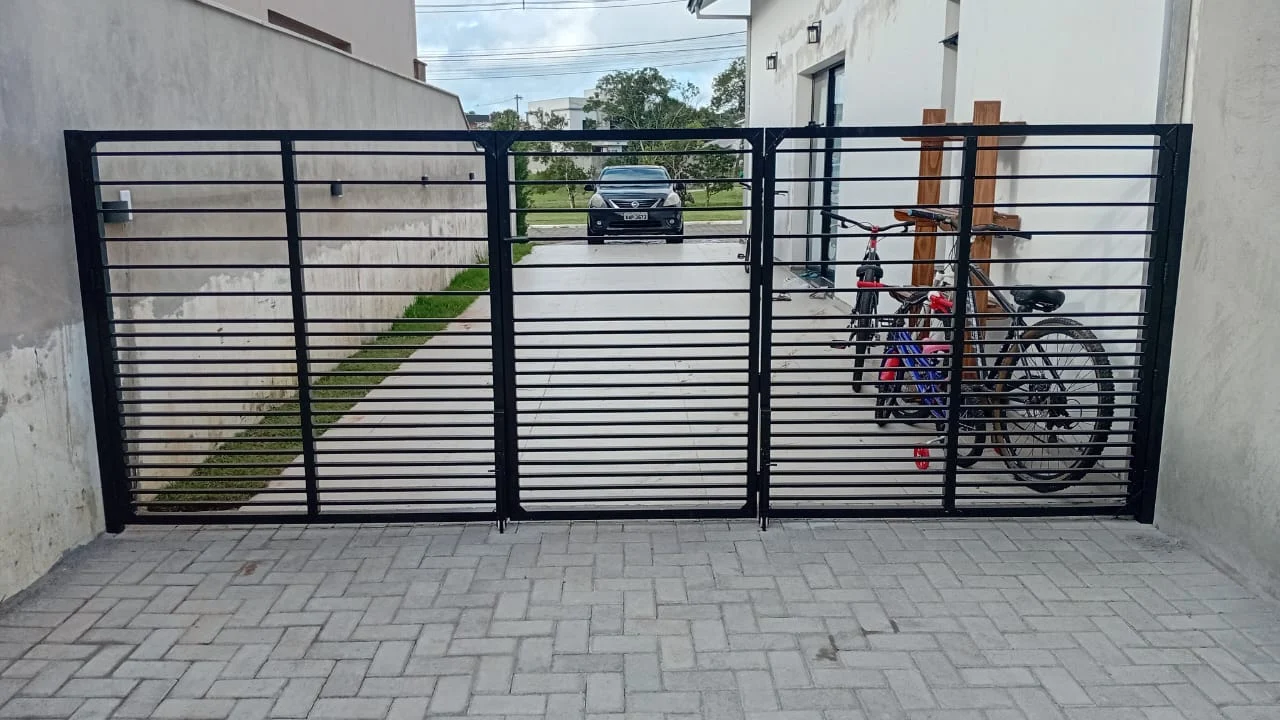 Portão de alumínio instalado